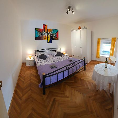 Apartment 22 Omiš Buitenkant foto