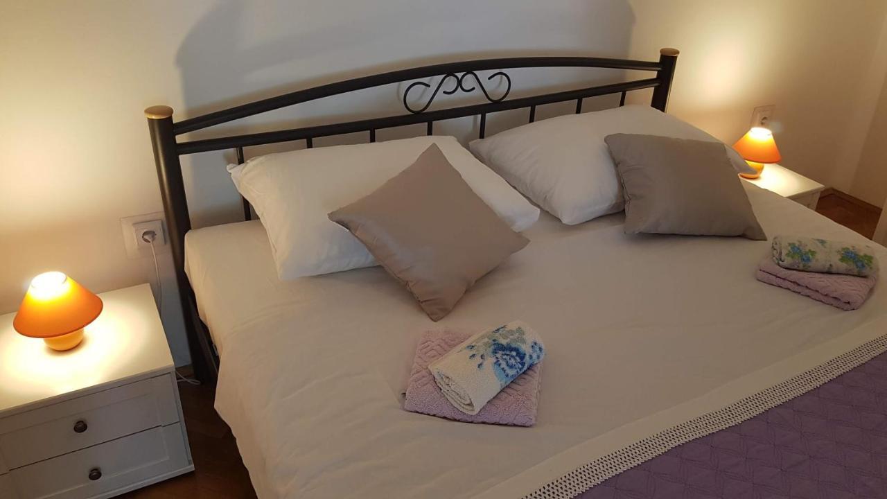 Apartment 22 Omiš Buitenkant foto