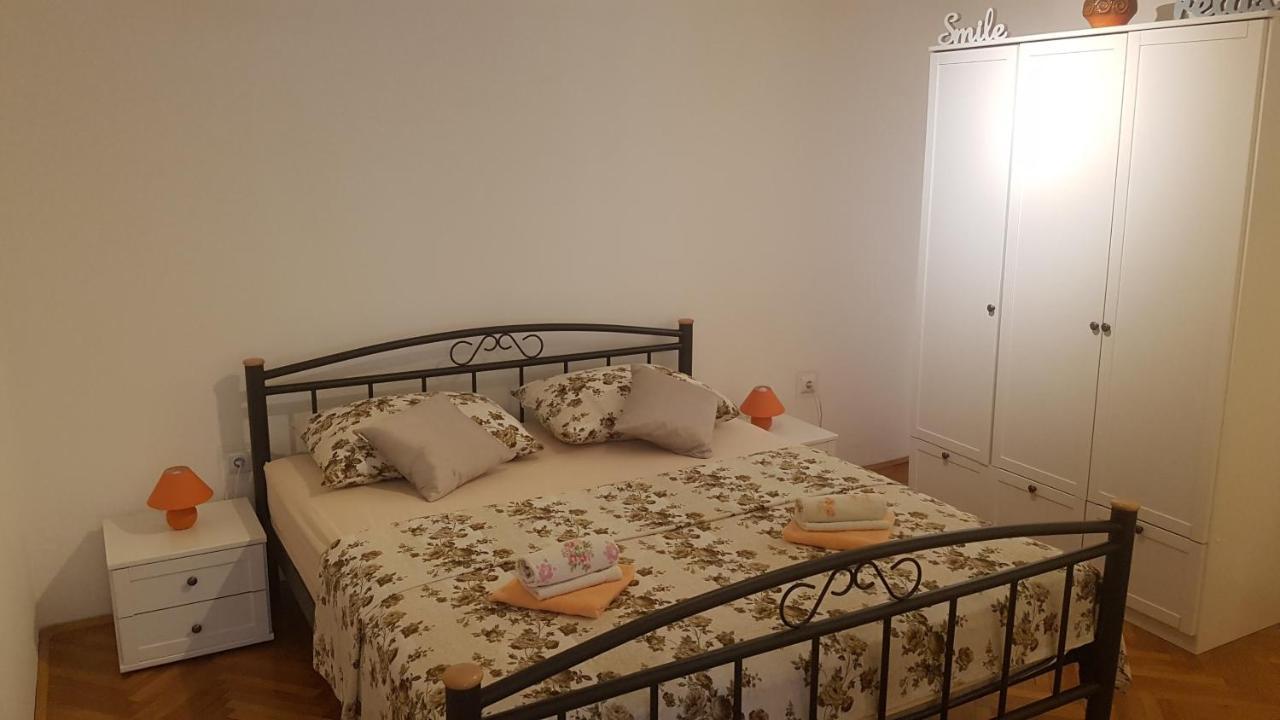Apartment 22 Omiš Buitenkant foto