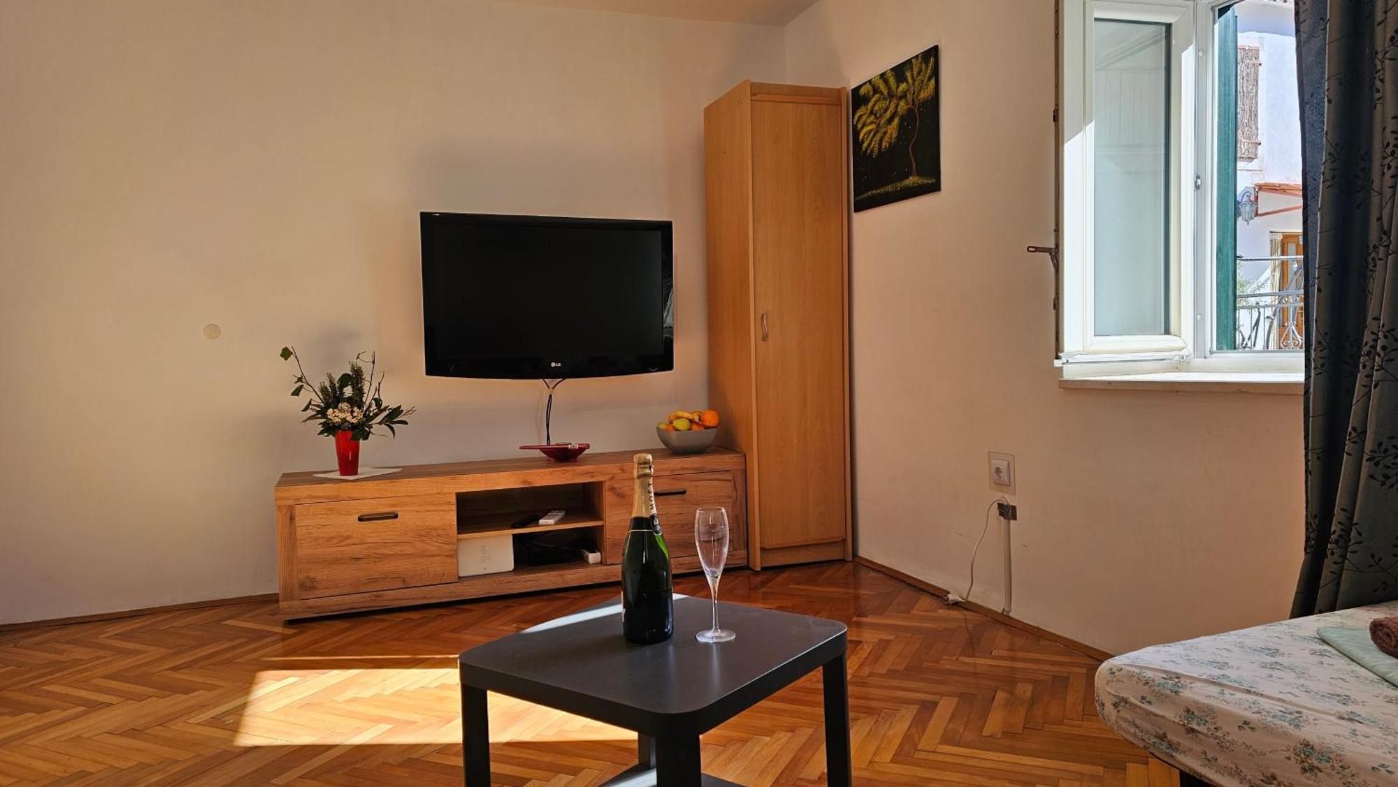 Apartment 22 Omiš Buitenkant foto