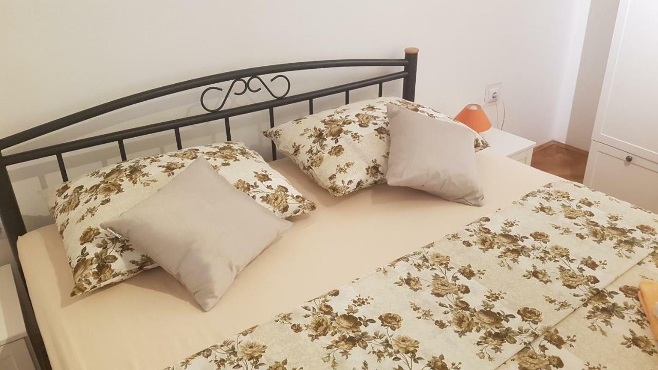 Apartment 22 Omiš Buitenkant foto