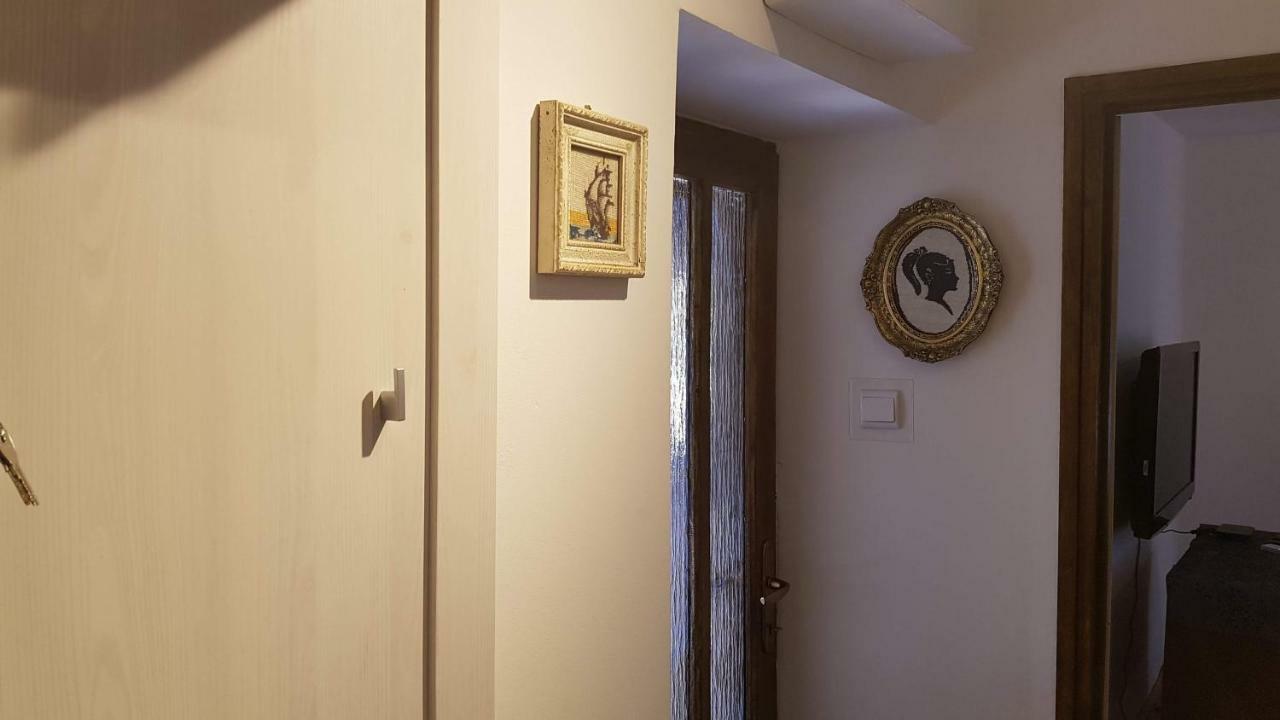 Apartment 22 Omiš Buitenkant foto