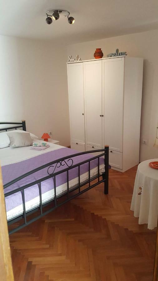 Apartment 22 Omiš Buitenkant foto